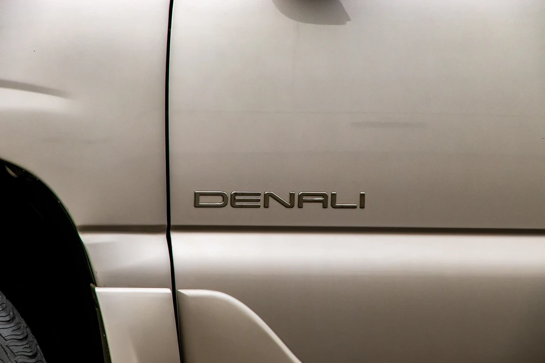 2004 GMC Yukon 2nd Gen - Image 25 of 31