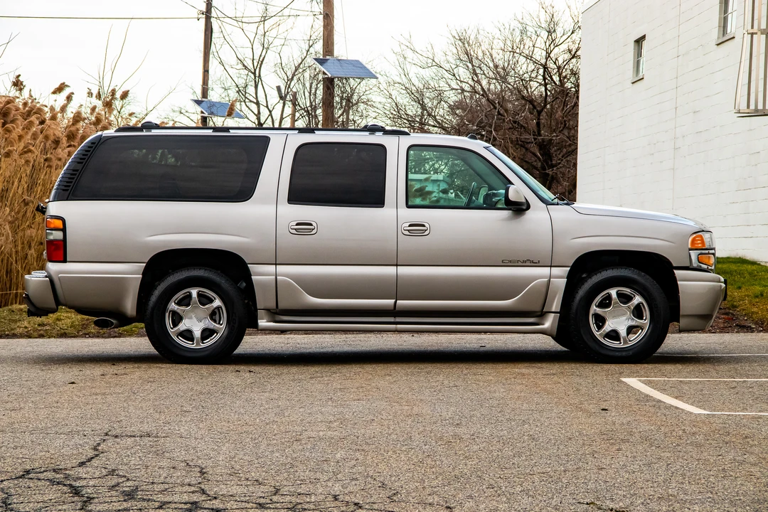 2004 GMC Yukon 2nd Gen - Image 11 of 31