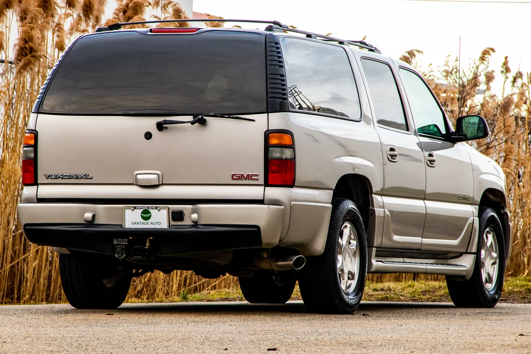 2004 GMC Yukon 2nd Gen - Image 14 of 31