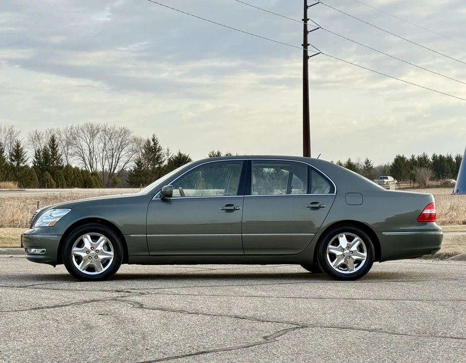 2004 Lexus LS 3rd Gen - Image 15 of 31