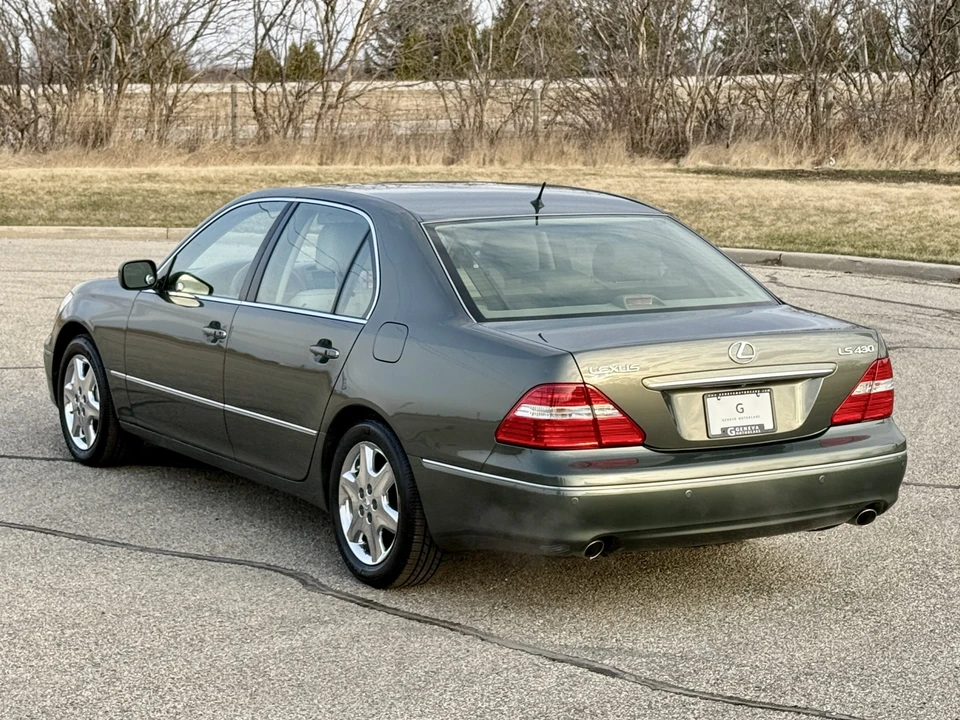 2004 Lexus LS 3rd Gen - Image 16 of 31