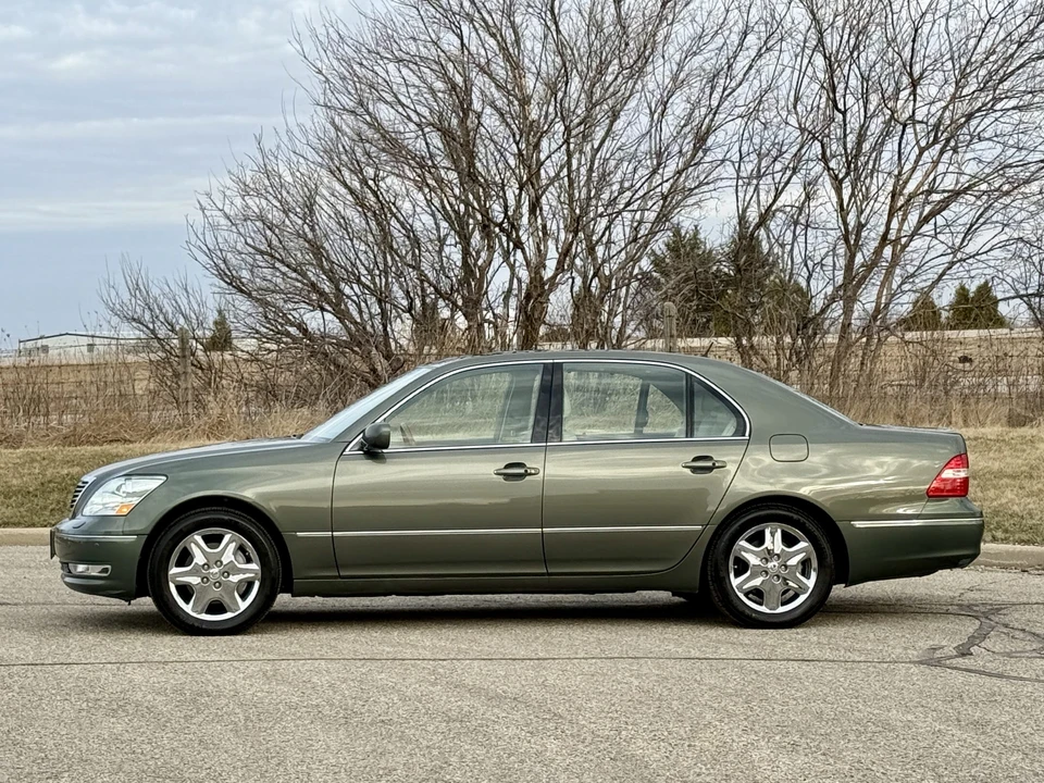 2004 Lexus LS 3rd Gen - Image 14 of 31