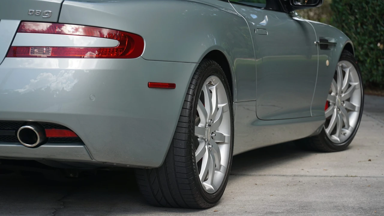 2005 Aston Martin DB9 - Image 25 of 31