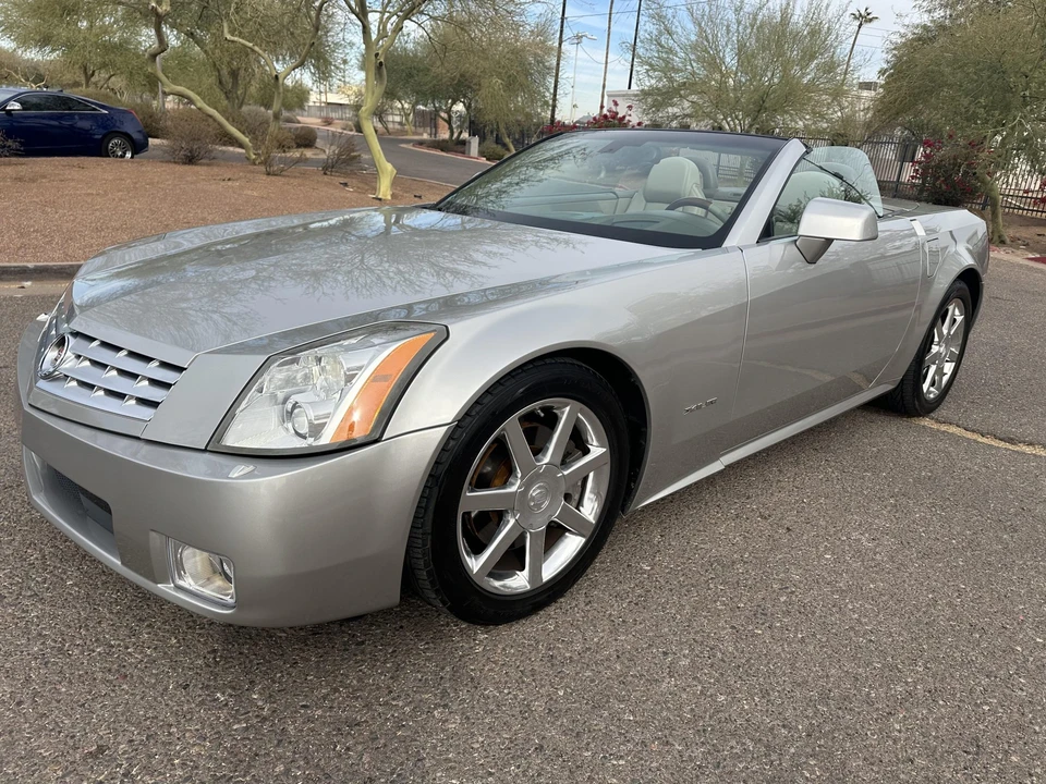 2005 Cadillac XLR - Image 9 of 31