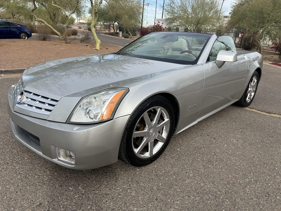 2005 Cadillac XLR - Image 8 of 31