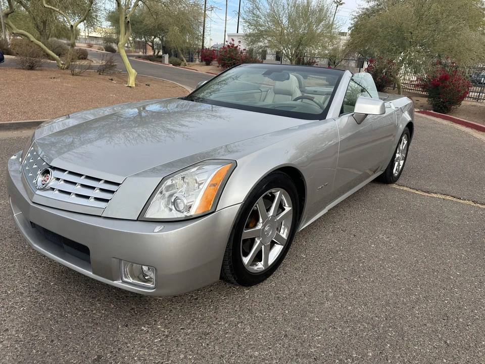2005 Cadillac XLR - Image 7 of 31