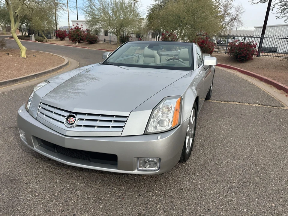 2005 Cadillac XLR - Image 2 of 31