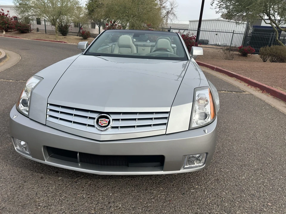 2005 Cadillac XLR - Image 4 of 31