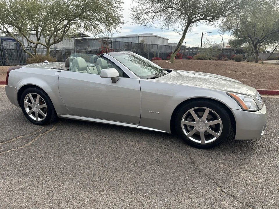 2005 Cadillac XLR - Image 30 of 31