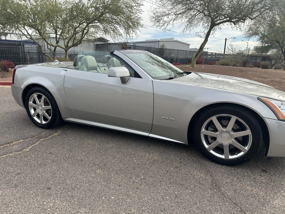 2005 Cadillac XLR - Image 29 of 31