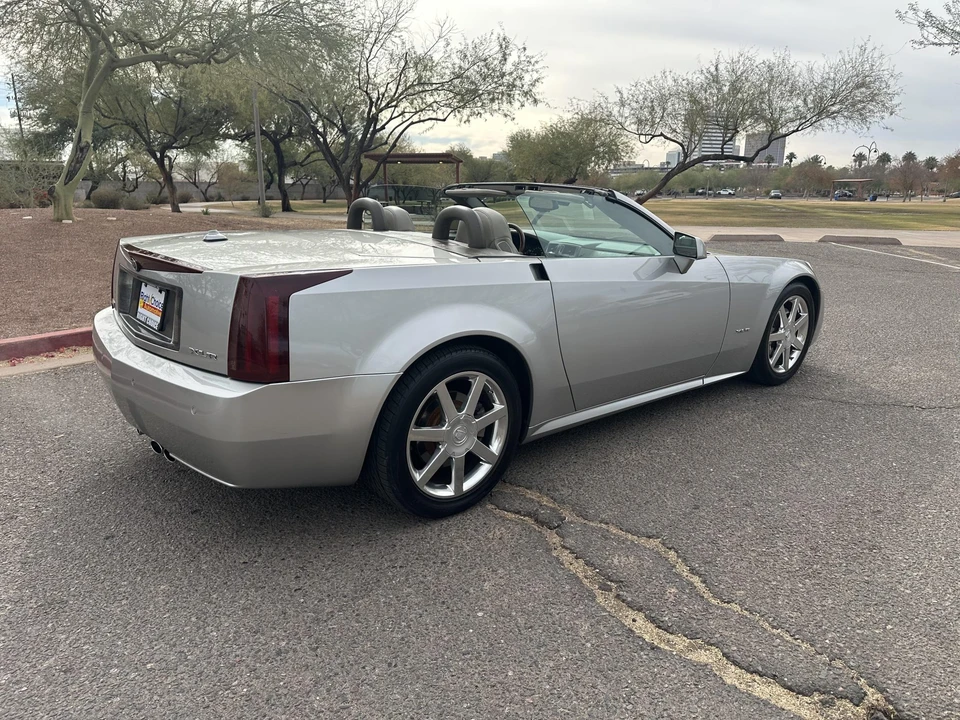 2005 Cadillac XLR - Image 28 of 31