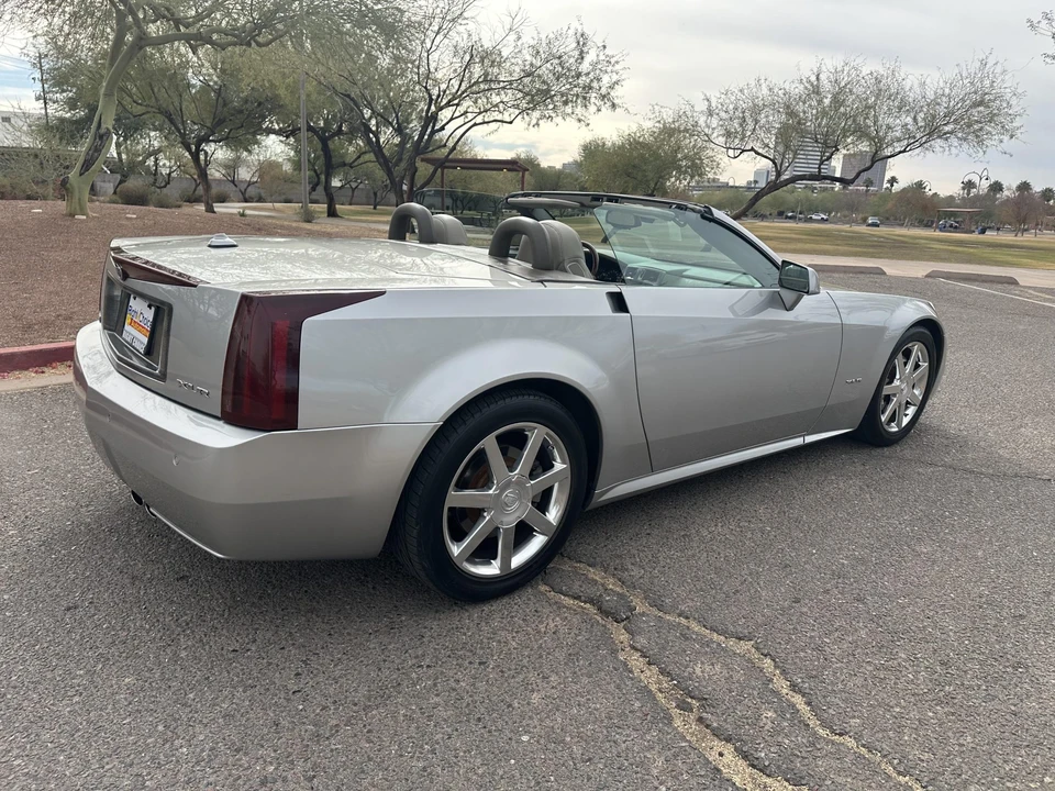 2005 Cadillac XLR - Image 27 of 31