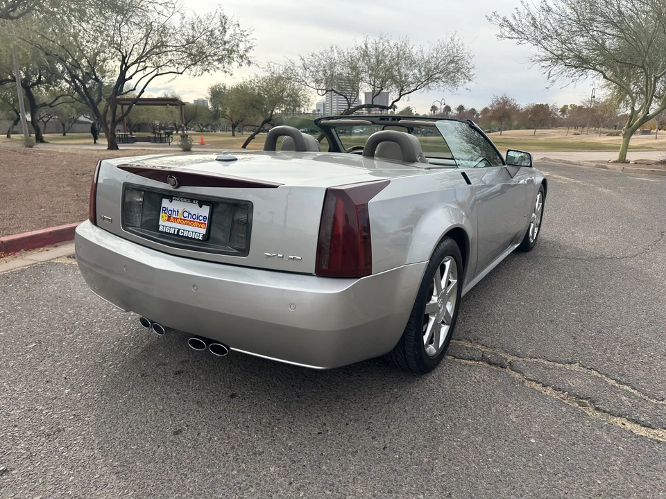 2005 Cadillac XLR - Image 24 of 31