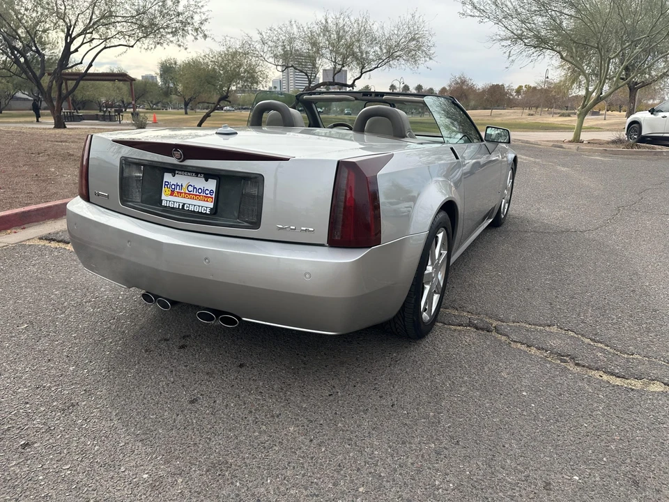 2005 Cadillac XLR - Image 21 of 31