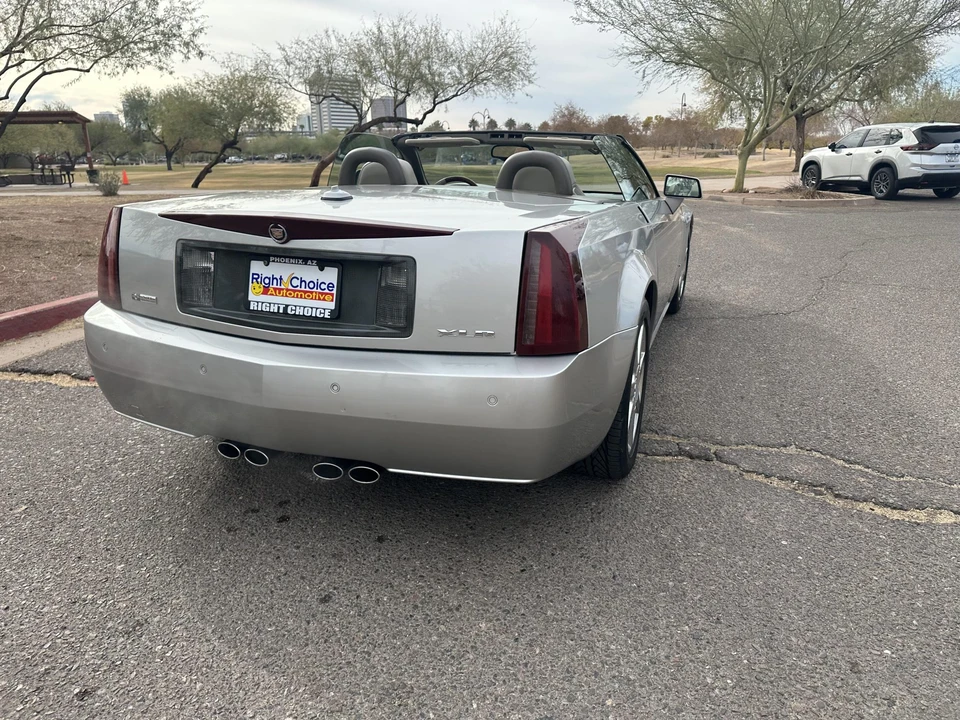 2005 Cadillac XLR - Image 22 of 31