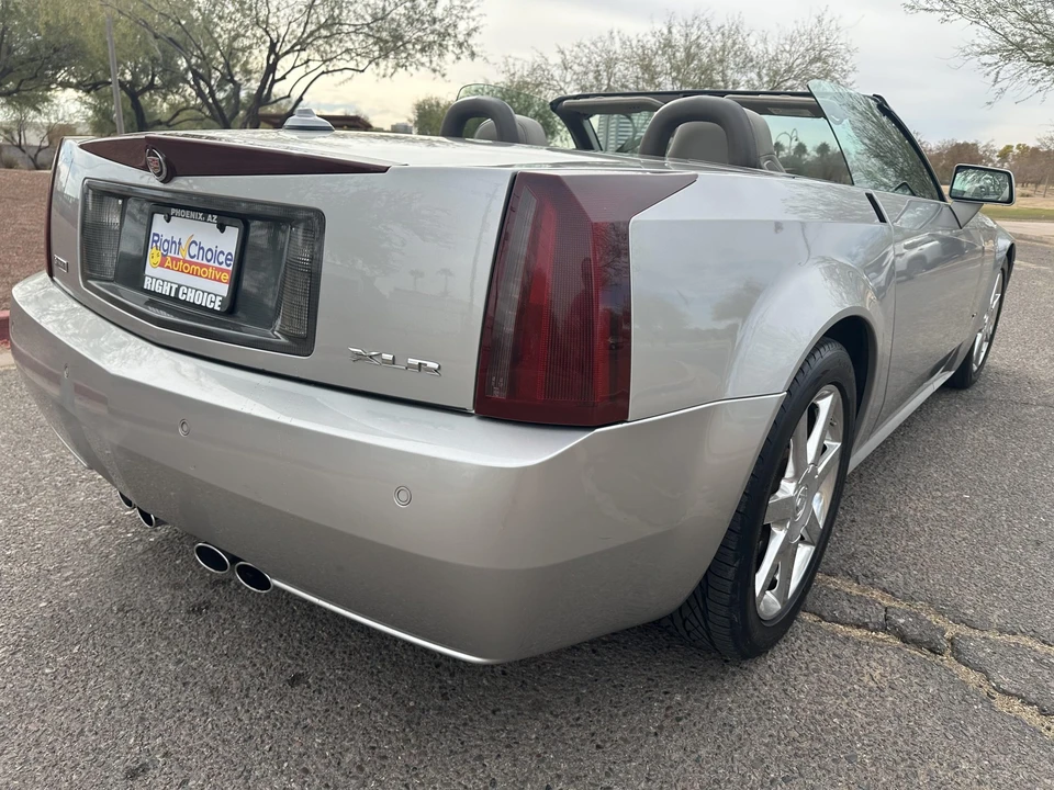 2005 Cadillac XLR - Image 18 of 31