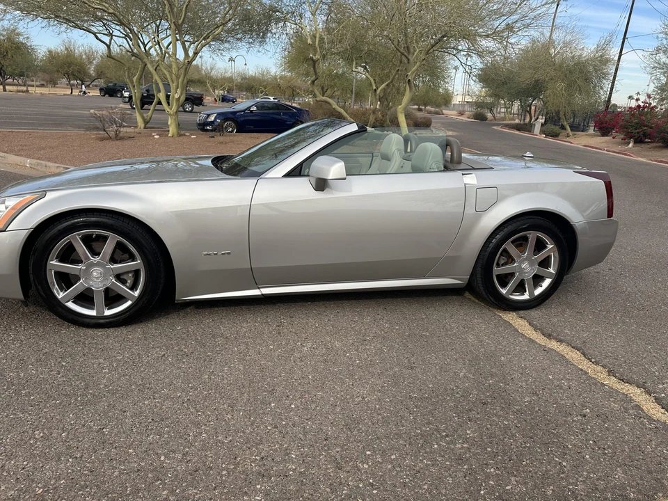 2005 Cadillac XLR - Image 13 of 31