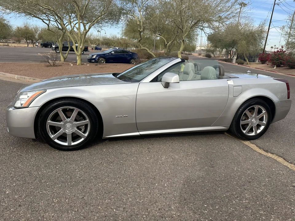 2005 Cadillac XLR - Image 11 of 31