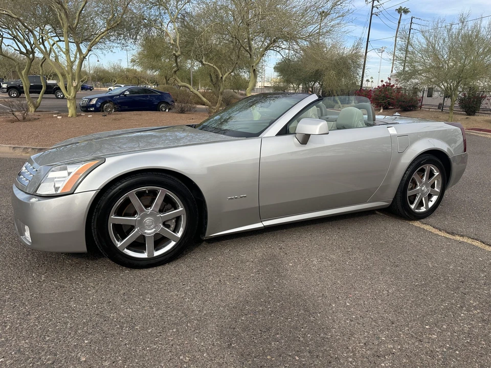 2005 Cadillac XLR - Image 10 of 31