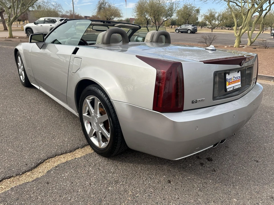 2005 Cadillac XLR - Image 14 of 31