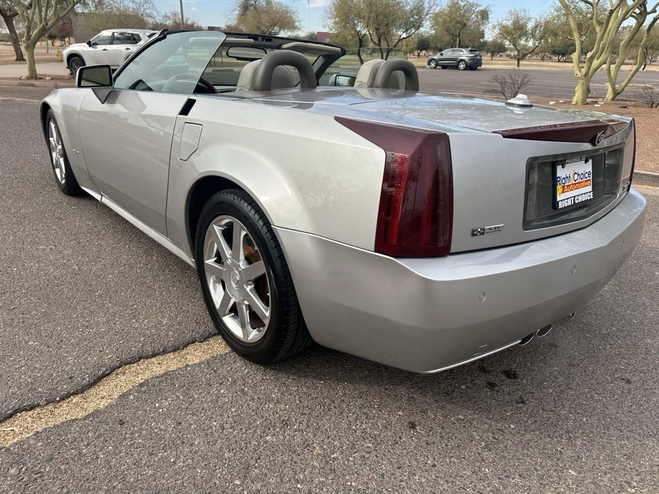 2005 Cadillac XLR - Image 15 of 31
