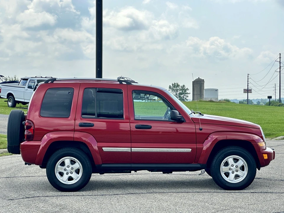 2005 Jeep KJ Liberty - Image 12 of 31