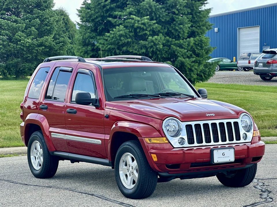 2005 Jeep KJ Liberty - Image 13 of 31
