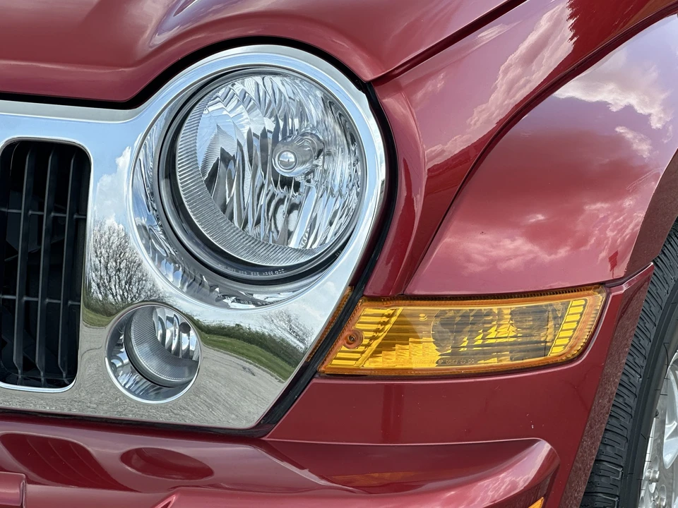 2005 Jeep KJ Liberty - Image 15 of 31