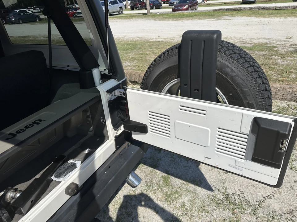 2005 Jeep TJ Wrangler - Image 12 of 31