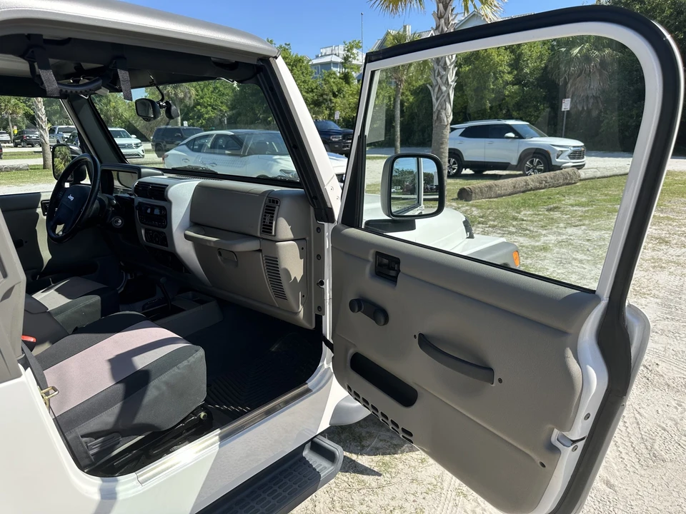 2005 Jeep TJ Wrangler - Image 17 of 31