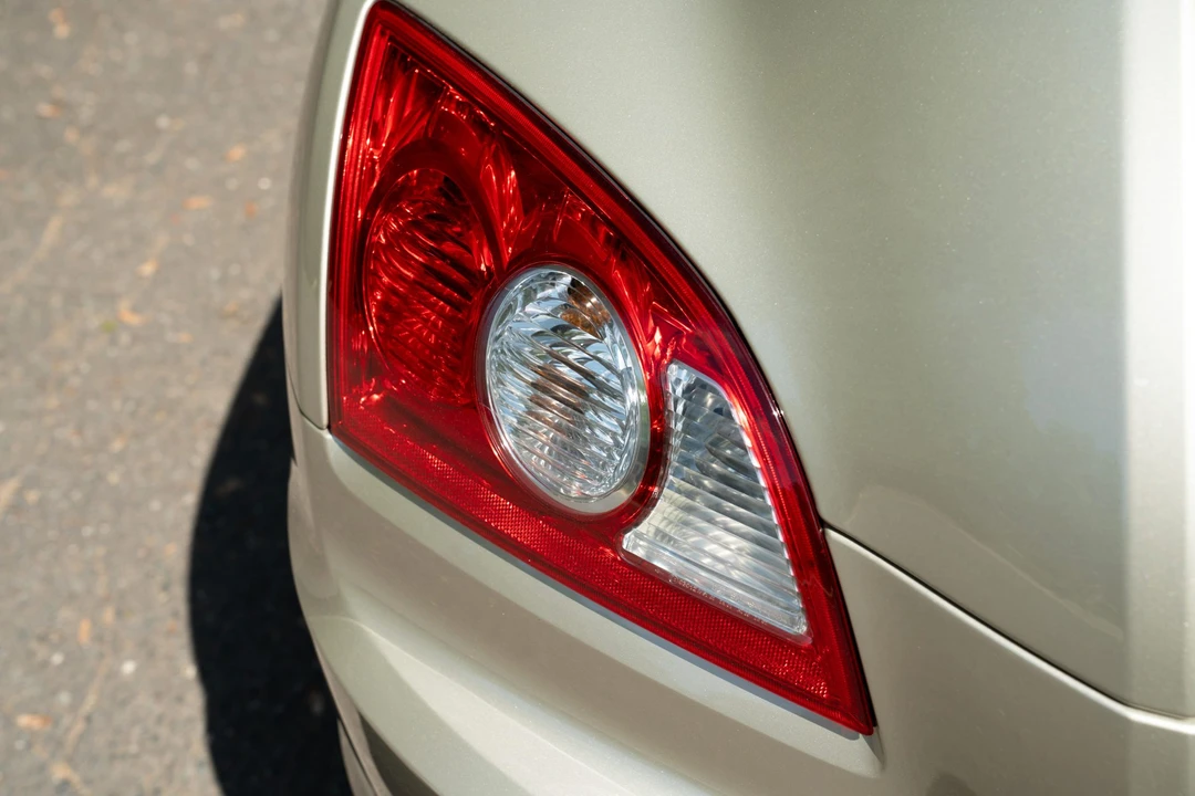 2006 Chrysler Crossfire - Image 29 of 31