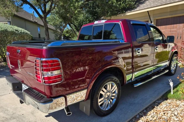 2006 Lincoln Mark LT - Image 2 of 7