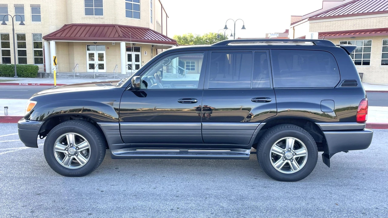 2007 Lexus LX 2nd Gen - Image 15 of 31