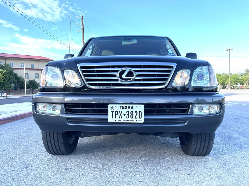 2007 Lexus LX 2nd Gen - Image 2 of 31