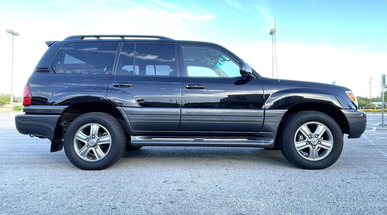 2007 Lexus LX 2nd Gen - Image 8 of 31