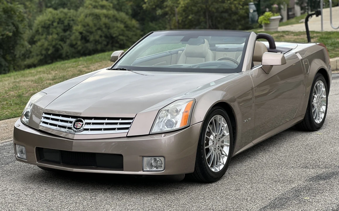 2008 Cadillac XLR - Image 3 of 31