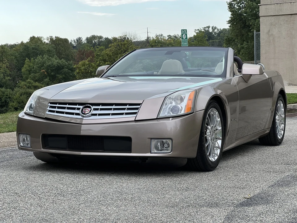 2008 Cadillac XLR - Image 2 of 31
