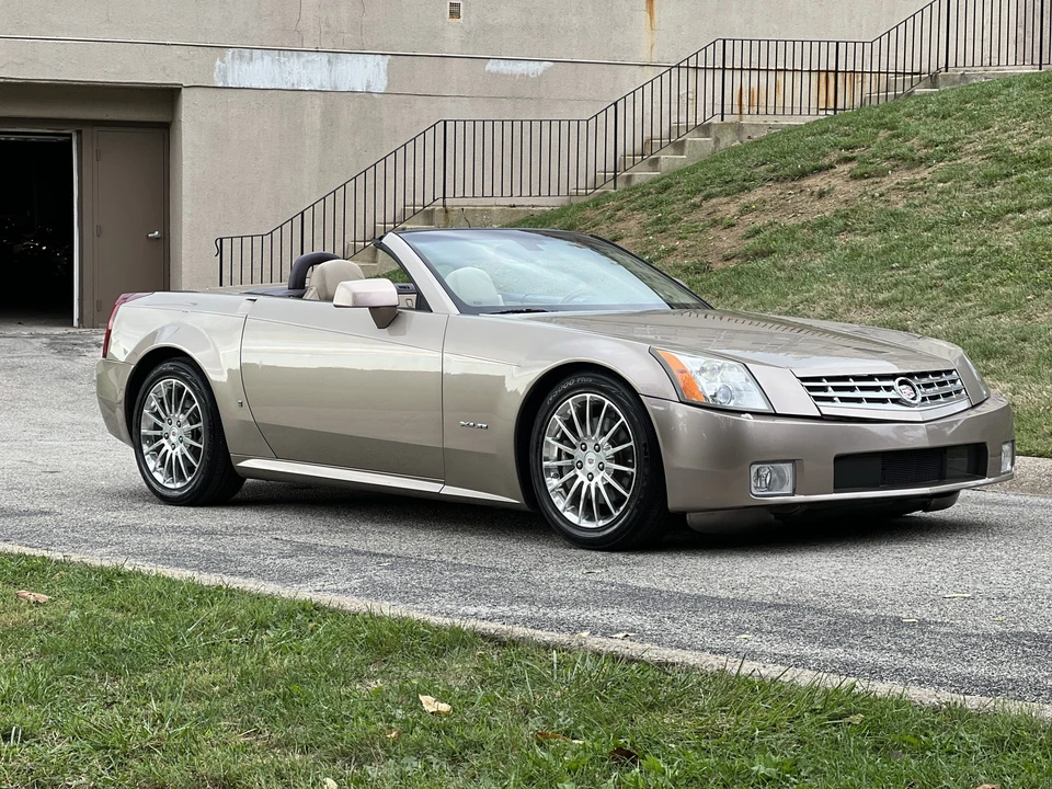 2008 Cadillac XLR - Image 24 of 31