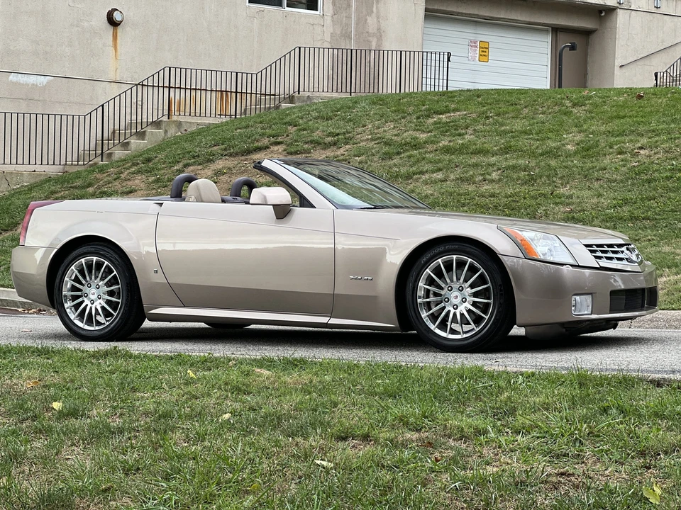2008 Cadillac XLR - Image 23 of 31