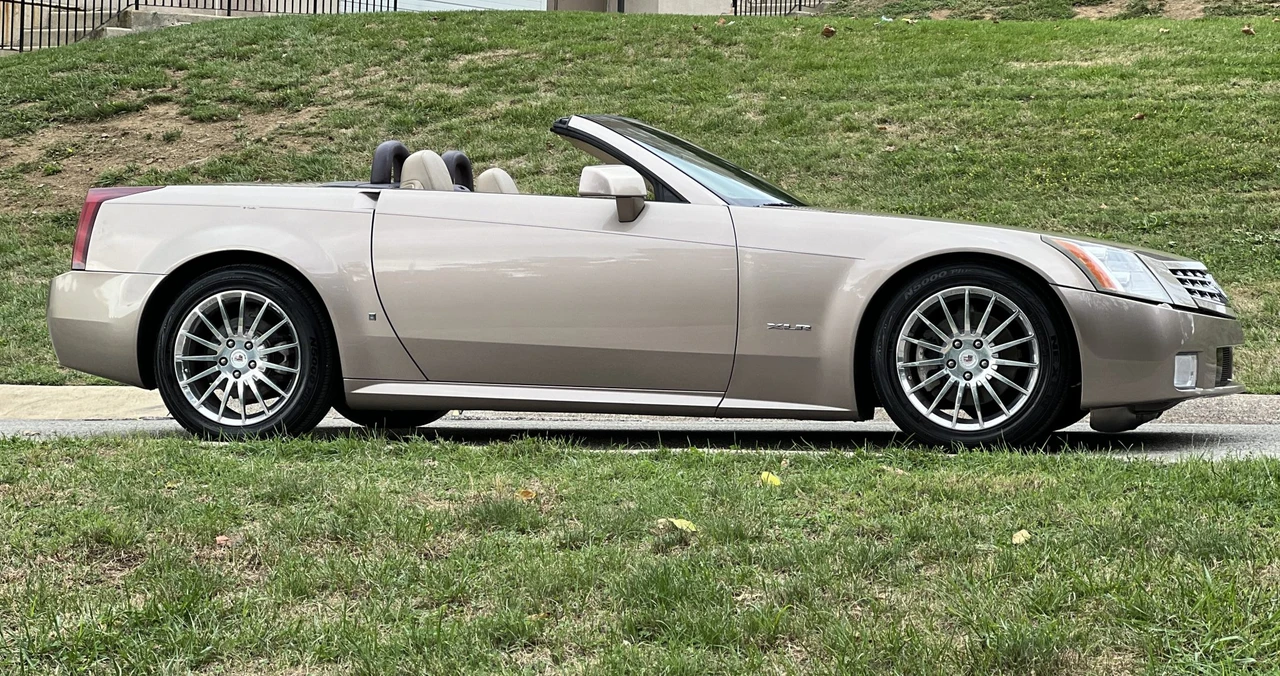 2008 Cadillac XLR - Image 22 of 31