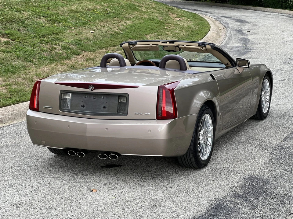2008 Cadillac XLR - Image 18 of 31