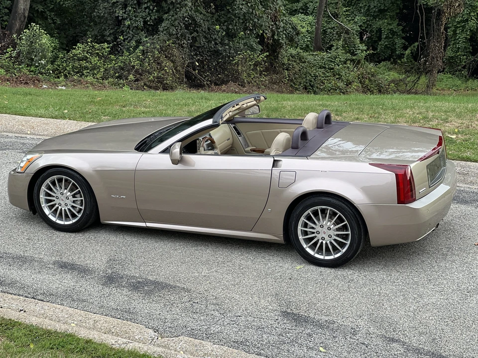 2008 Cadillac XLR - Image 10 of 31