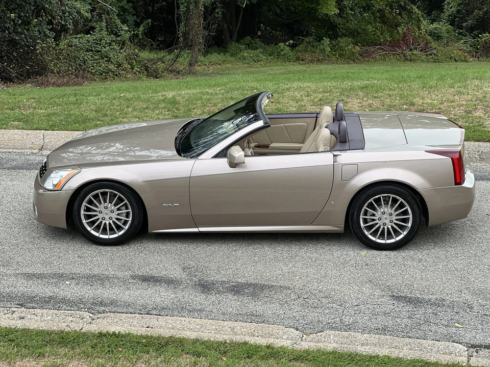 2008 Cadillac XLR - Image 9 of 31
