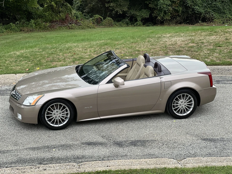 2008 Cadillac XLR - Image 8 of 31