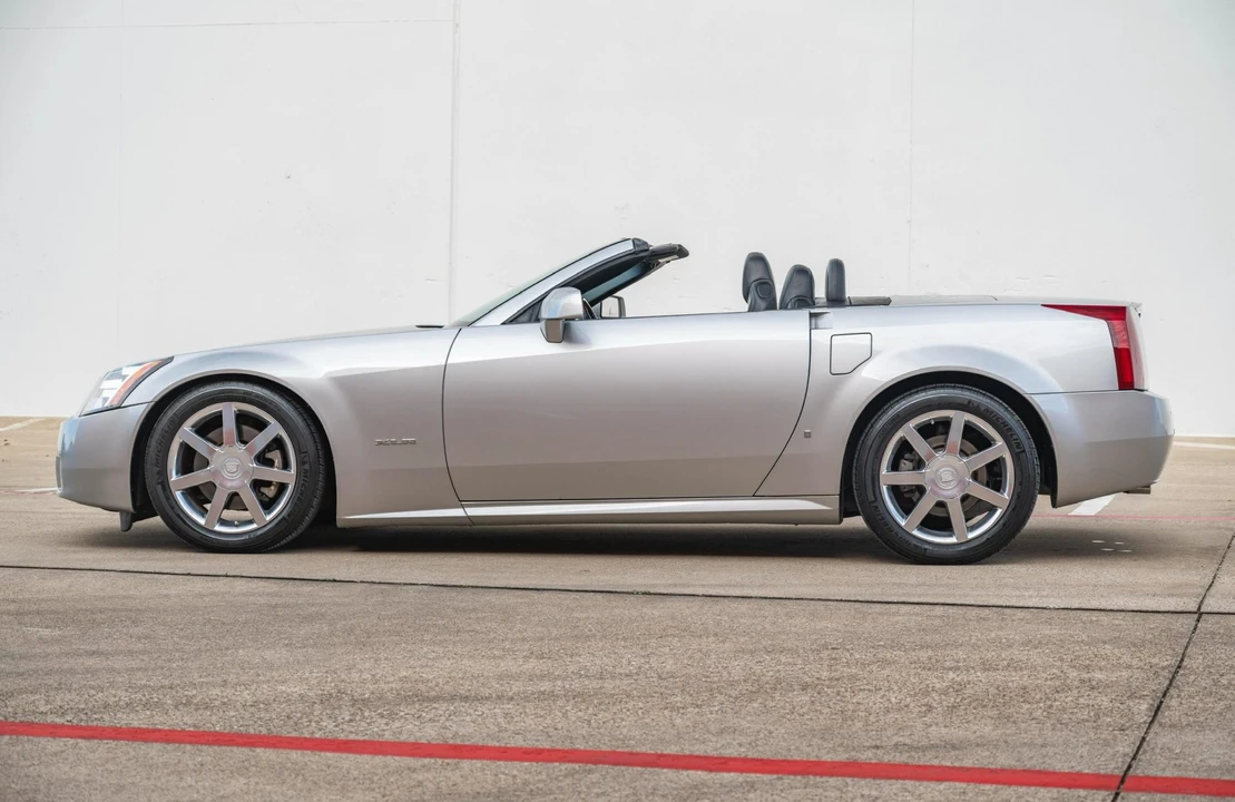 2008 Cadillac XLR - Image 28 of 31