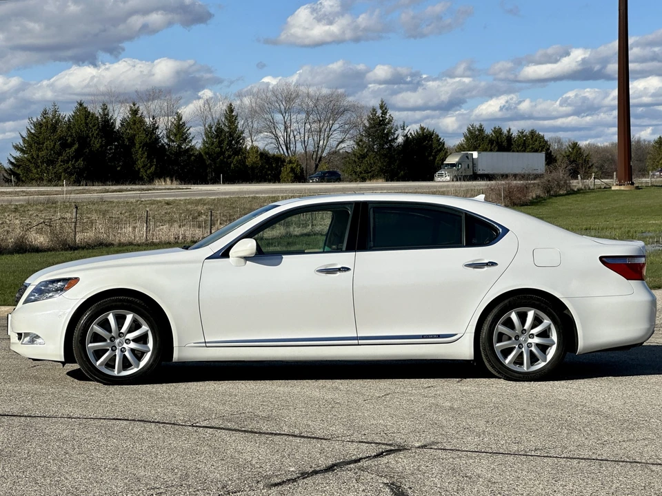 2008 Lexus LS 4th Gen - Image 9 of 31