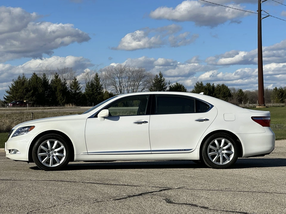 2008 Lexus LS 4th Gen - Image 11 of 31
