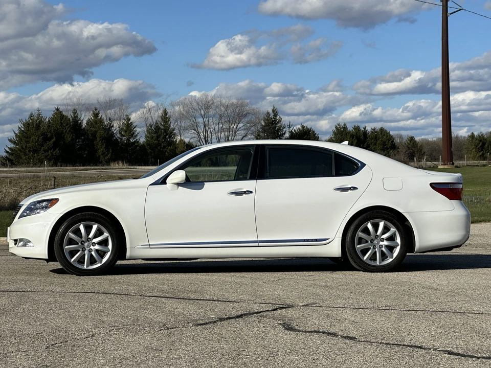 2008 Lexus LS 4th Gen - Image 10 of 31