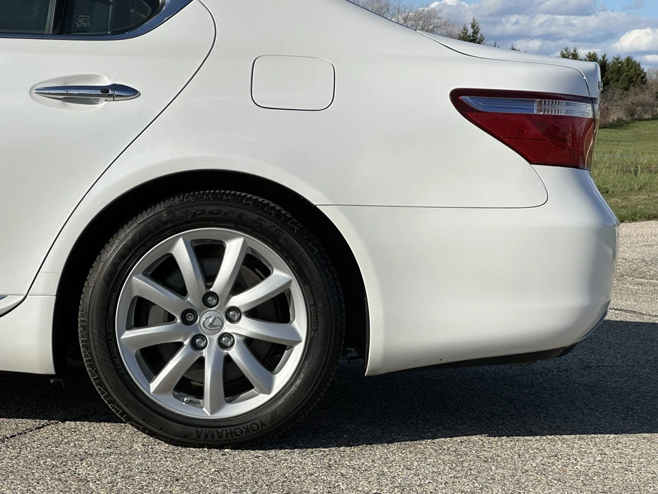 2008 Lexus LS 4th Gen - Image 19 of 31