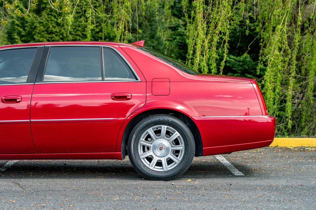 2009 Cadillac DTS - Image 13 of 31